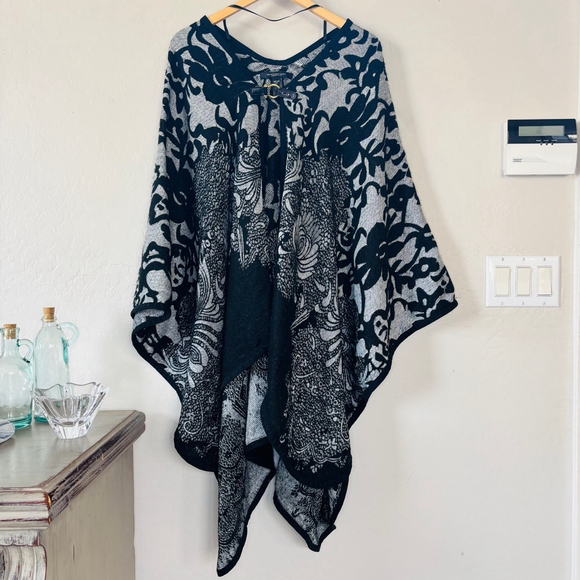 Marc New York Sweaters - Women's Marc New York cape, One Size, Black and Grey‎